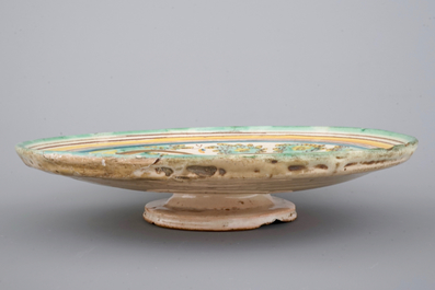 A Talavera maiolica tazza with a dog, 17th C., Spain